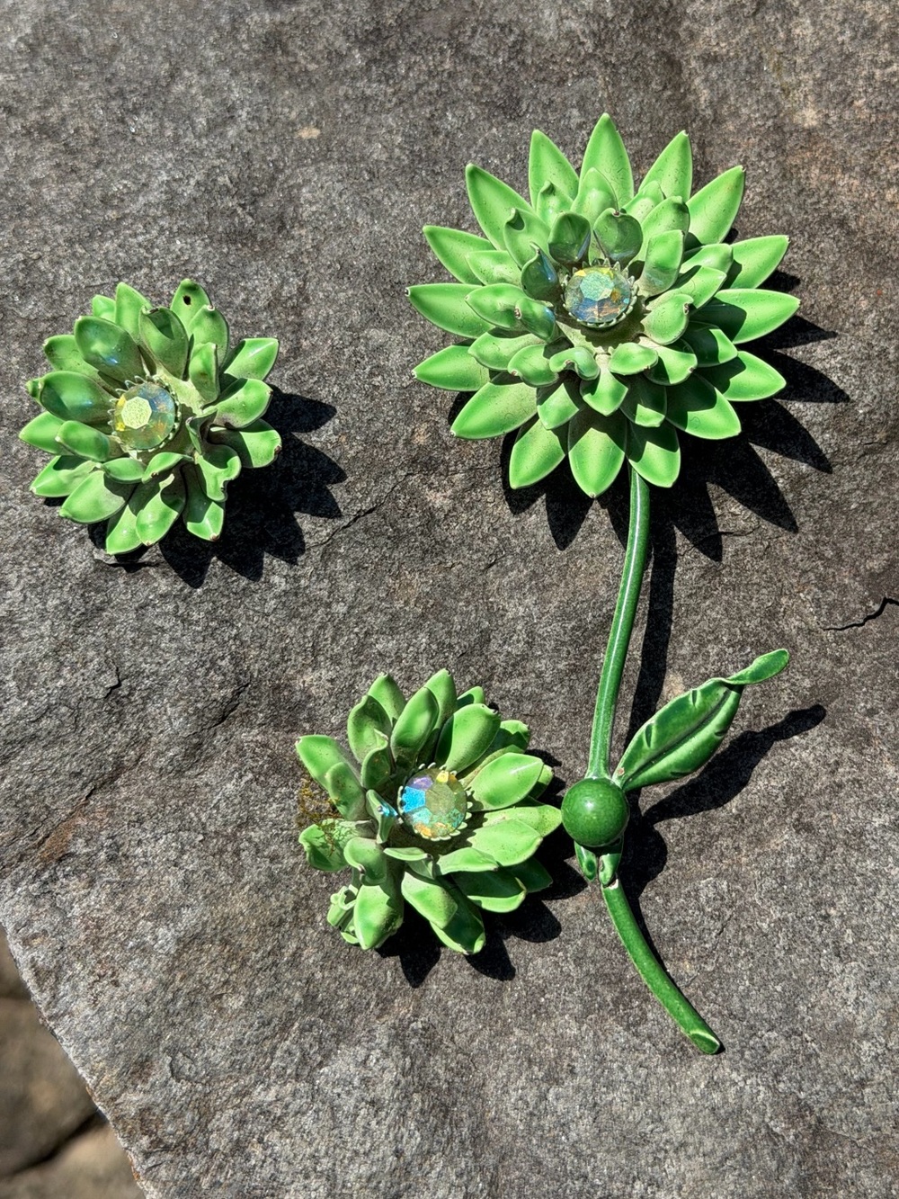 Vintage Green Enamel Flower Brooch Clip On Earrings Set - Picture 4 of 12